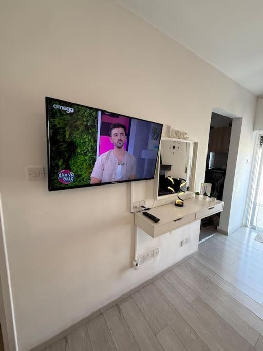 Top Floor Apartment In Nicosia With View! 外观 照片